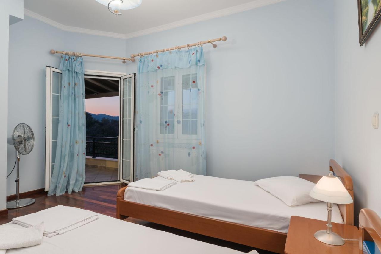 Villa Vicky Питагорио Екстериор снимка